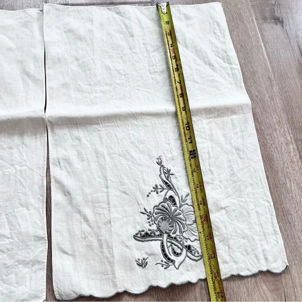 2 PCs Vintage Elegant‎ Off White Tea Towel Embroidered Gray Flower 19” X 13”